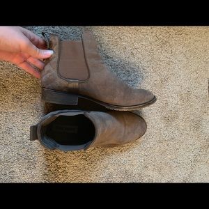 Tan Steve Madden Chelsea boots